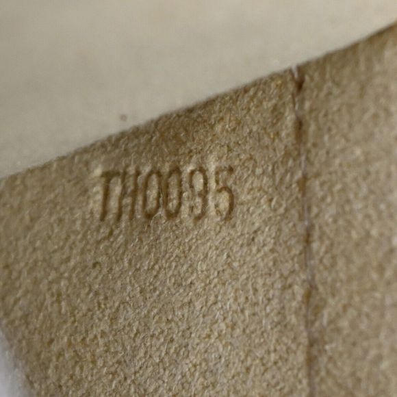 LOUIS VUITTON Trapeze Handbag - Picture 6 of 15